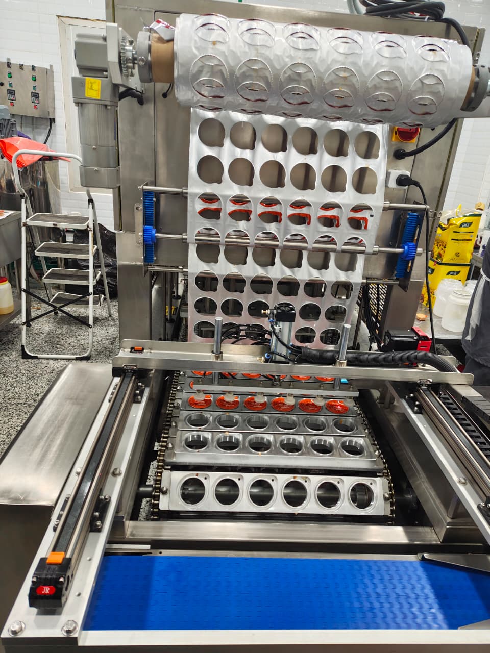 automatic-packaging-machine-golden-ice.webp