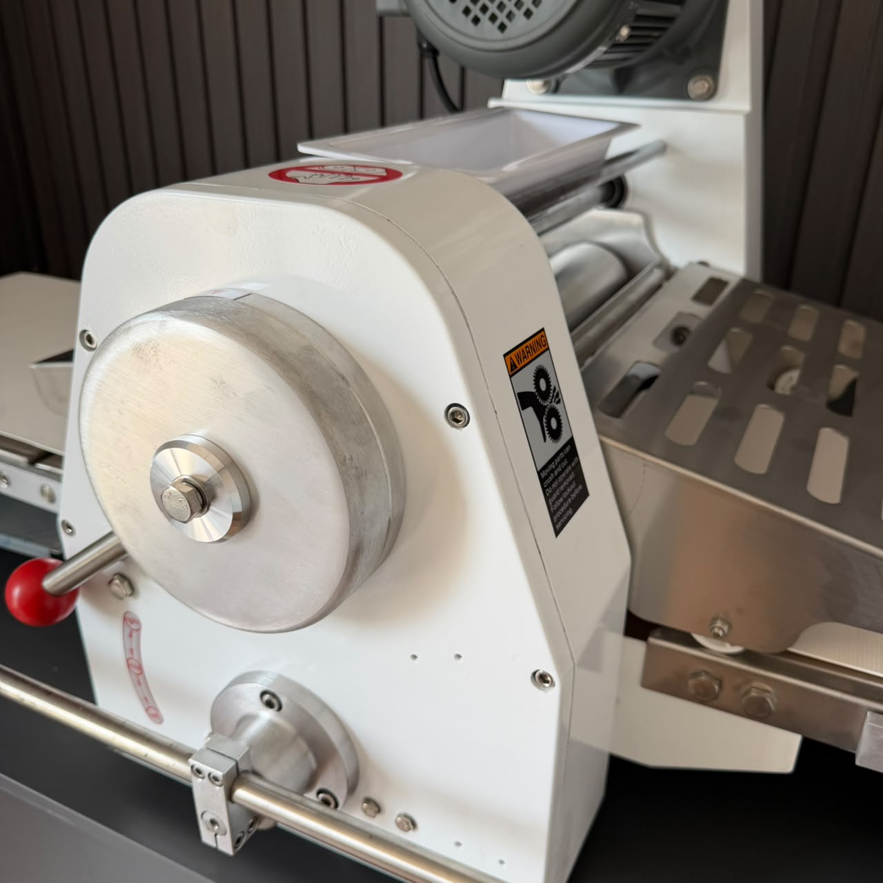 Golden_Ice_Dough_Sheeter_Closeup_Rollers.jpg