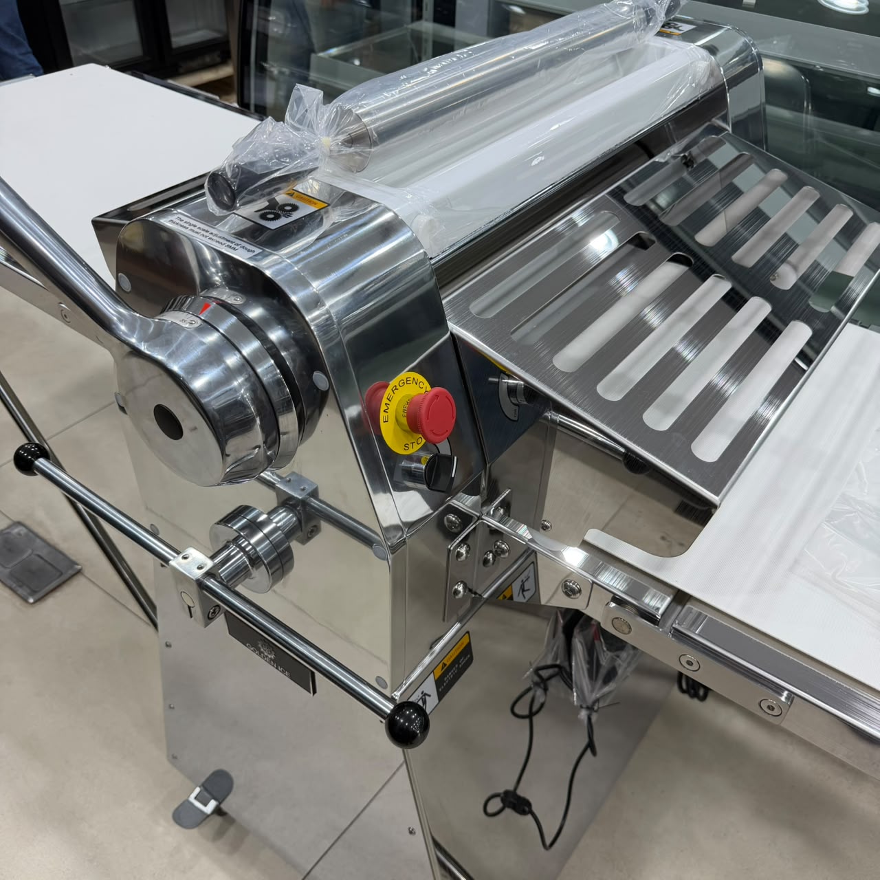 Golden_Ice_GLR-520_Control_Side_Closeup.jpg