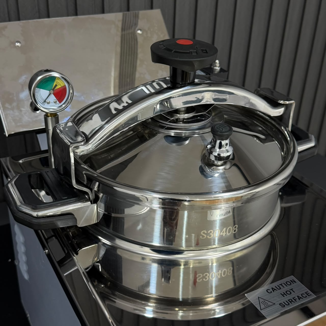 pressure-fryer-lid-closeup.jpg