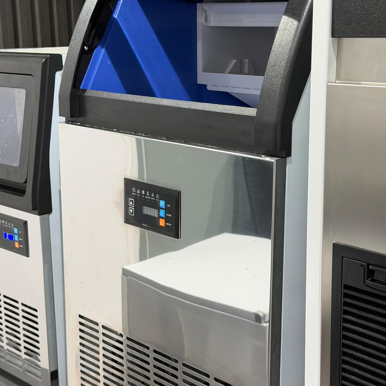 golden-ice-25kg-commercial-ice-maker.jpg
