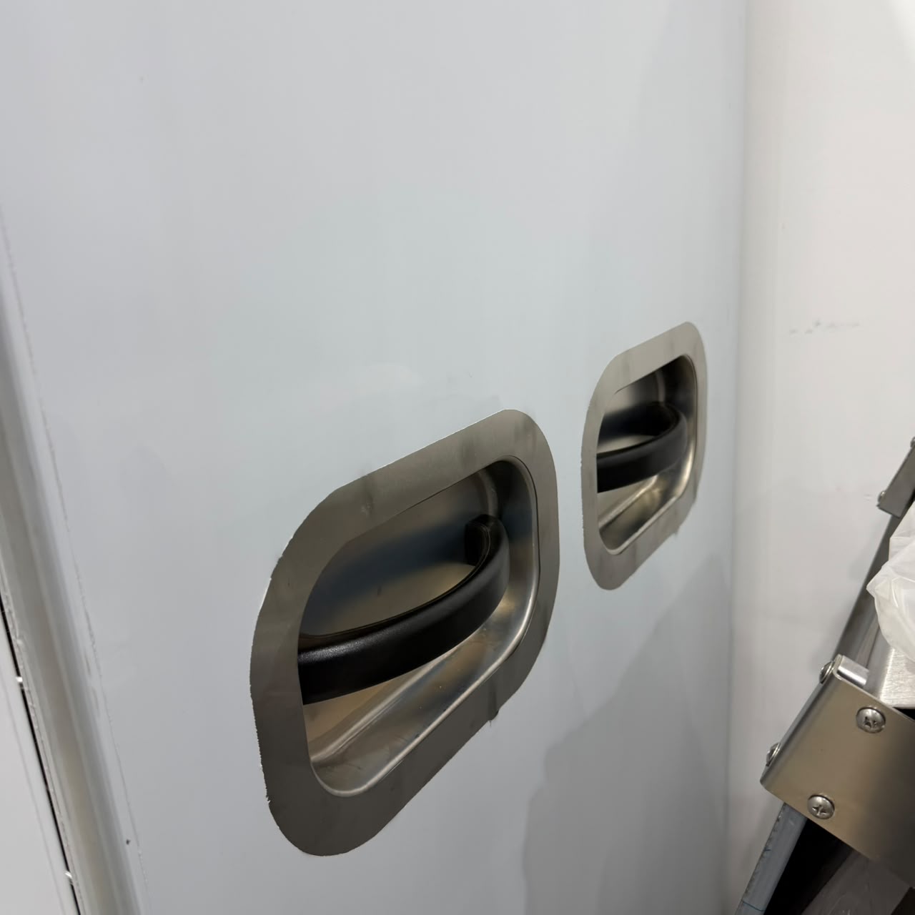 hot-cabinet-recessed-door-handles.jpg