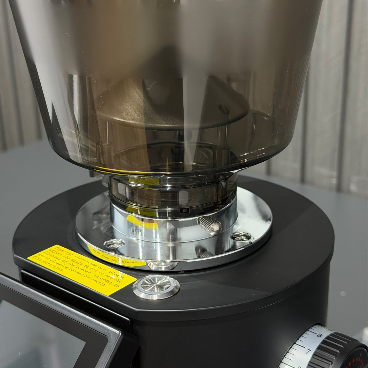 konix-commercial-coffee-grinder-touchscreen.webp
