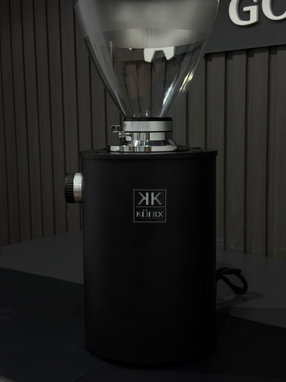 konix-km90-professional-coffee-grinder-front.webp