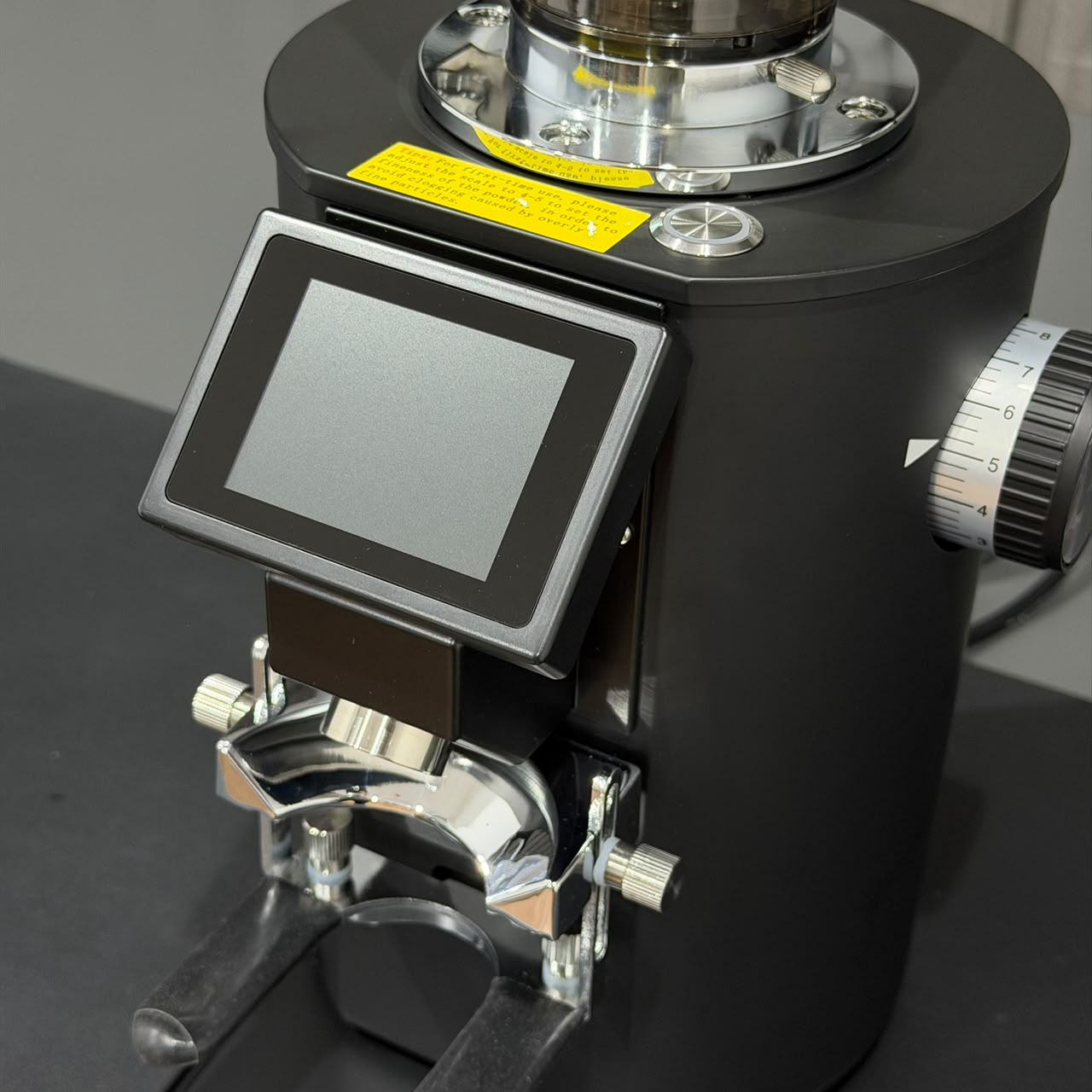 konix-touchscreen-coffee-grinder-front-view.webp
