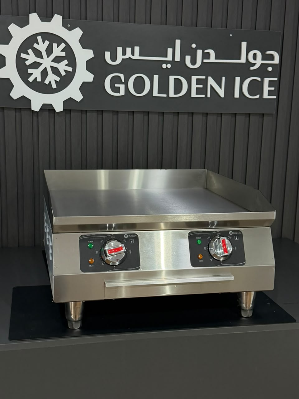 Golden-Ice-Griddle-Dual-Control-Closeup.jpeg