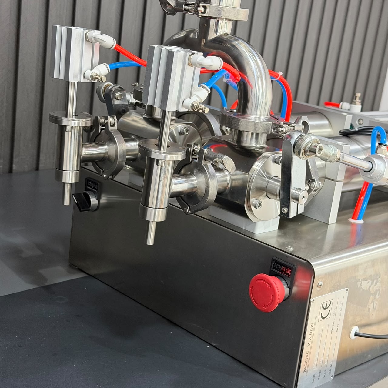 filling-nozzles-close-up-packing-machine.jpg