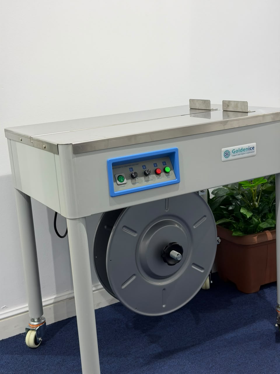 goldenice-carton-strapping-machine-front-view.jpg