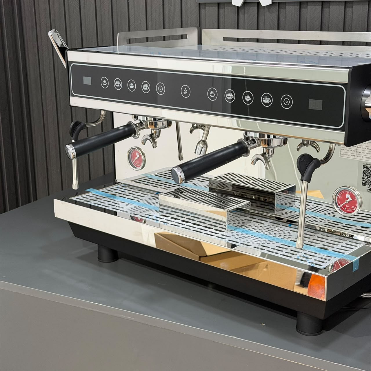 izensso-2-group-espresso-machine.webp